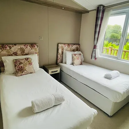 Springwell With Hot Tub