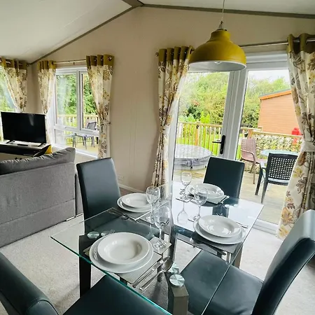 Springwell With Hot Tub *