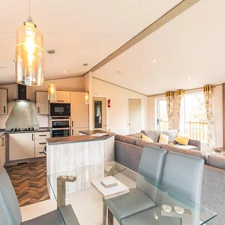 Springwell With Hot Tub Lodge Malton