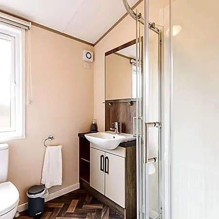 Lodge Springwell With Hot Tub *