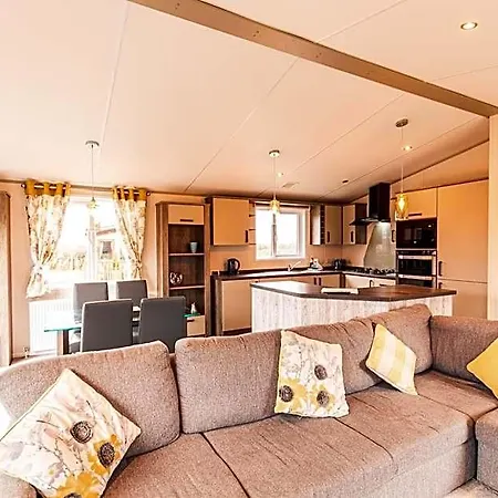Springwell With Hot Tub Lodge Malton