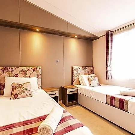 Springwell With Hot Tub Lodge