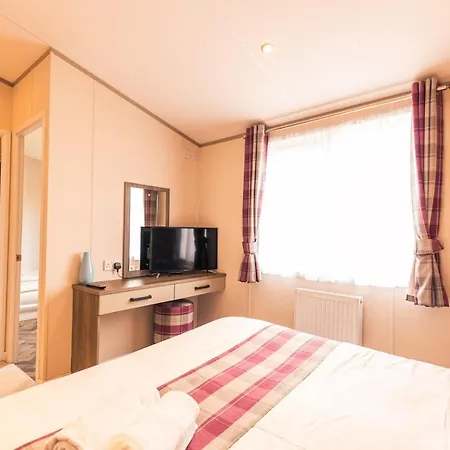 Springwell With Hot Tub Lodge *